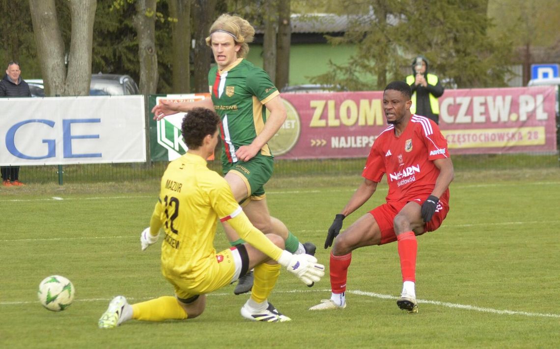 Wilga przegrywa z Mazurem. W roli głównej… sędzia