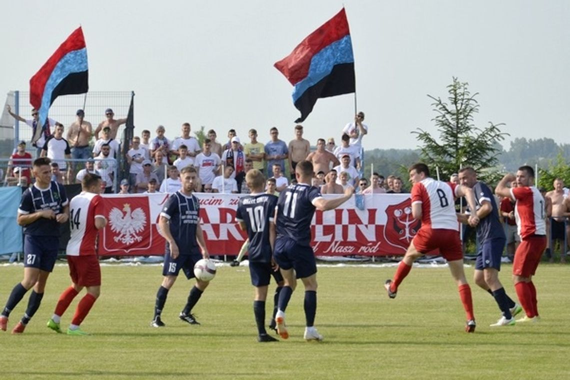 Wilga wygrywa derby i zostaje w IV lidze!