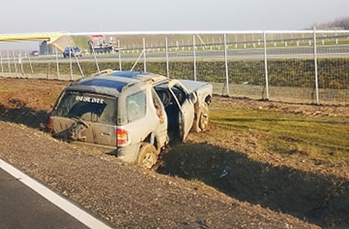 Wjechał do rowu przy S17 i uciekł. Policja szuka kierowcy