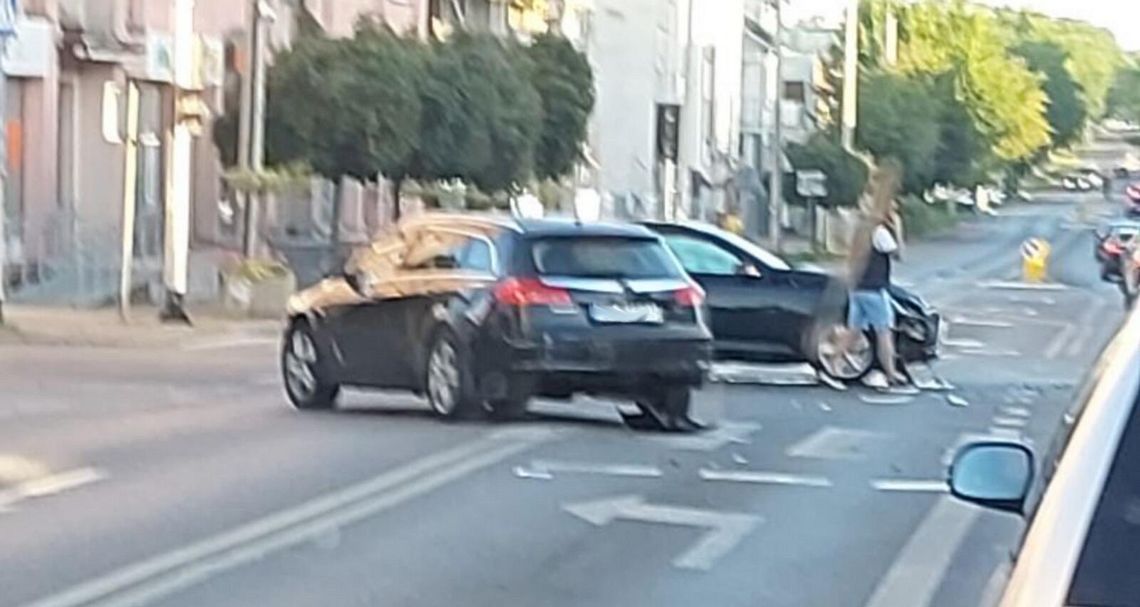 Wjechał na czerwonym na głównych światłach w Garwolinie Wjechał na czerwonym na głównych światłach w Garwolinie