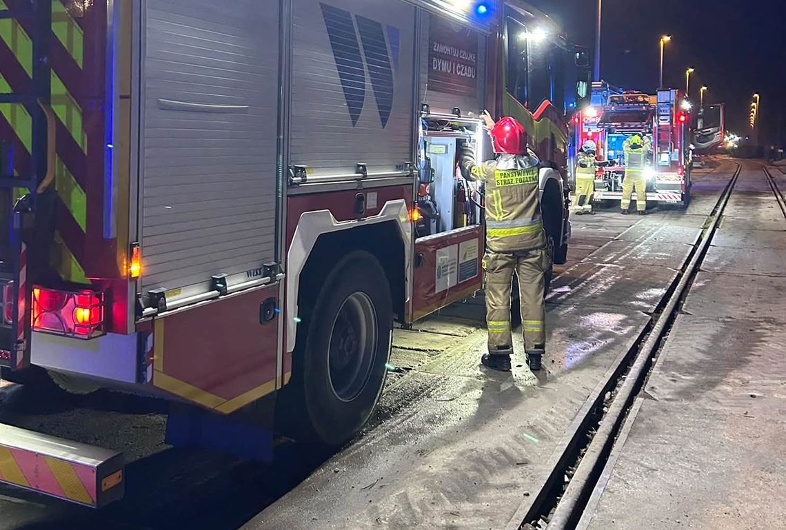 Wyciek benzyny z cysterny kolejowej w Pilawie. Interweniowała straż pożarna Wyciek benzyny z cysterny kolejowej w Pilawie. Interweniowała straż pożarna