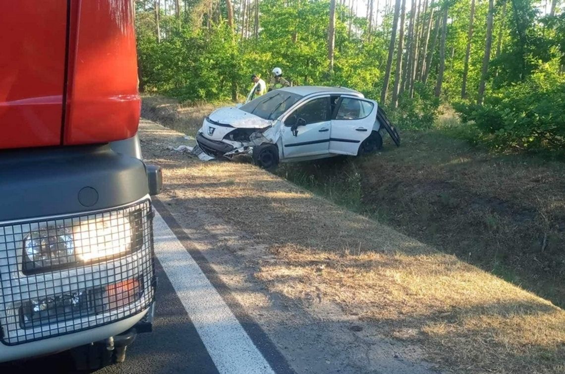 Wypadek na nadwiślance. Kobieta zasnęła za kierownicą