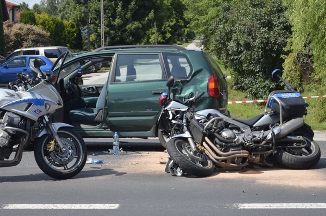 Wypadek policjanta na motocyklu