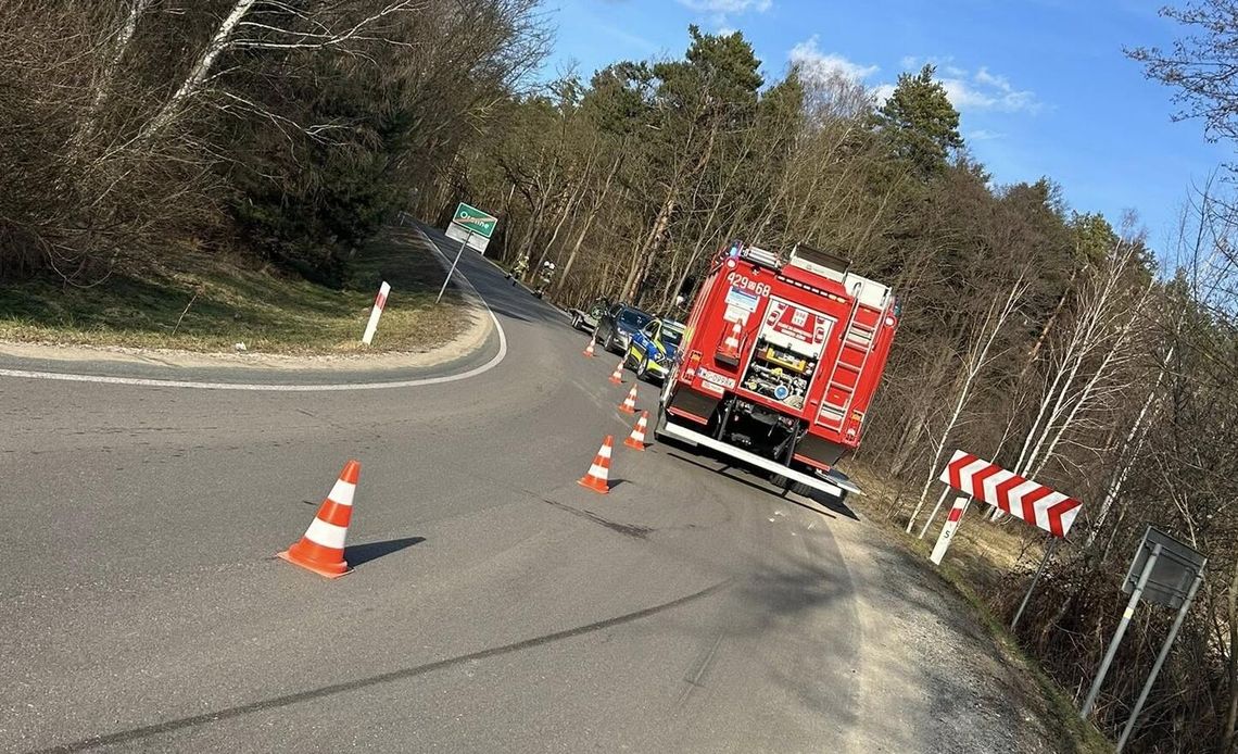 Wypadł motocyklem z drogi. Trafił do szpitala