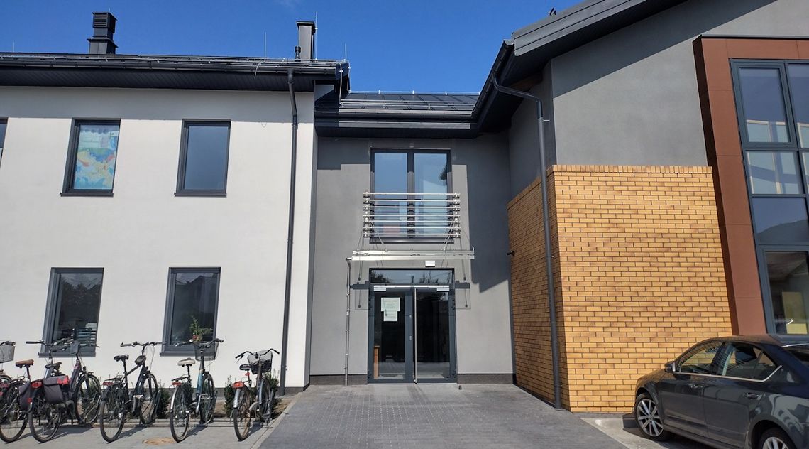 Z pniem drzewa wrócił do urzędu. Groźby wobec urzędników Z pniem drzewa wrócił do urzędu. Groźby wobec urzędników