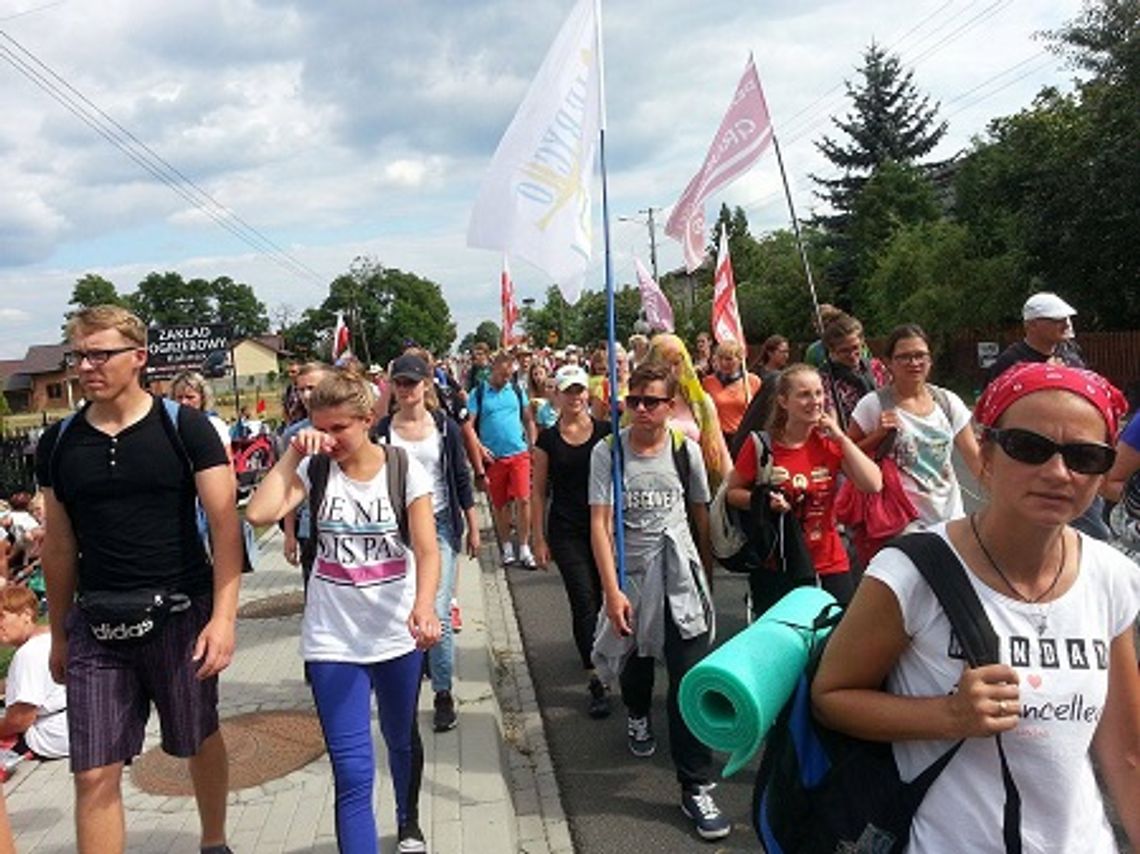 Za krokiem krok ? pielgrzymka dzień po dniu