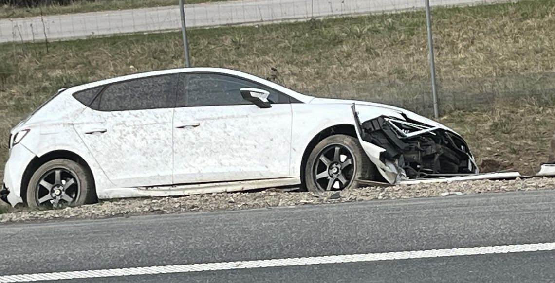 Za szybko na S17. Auto w rowie