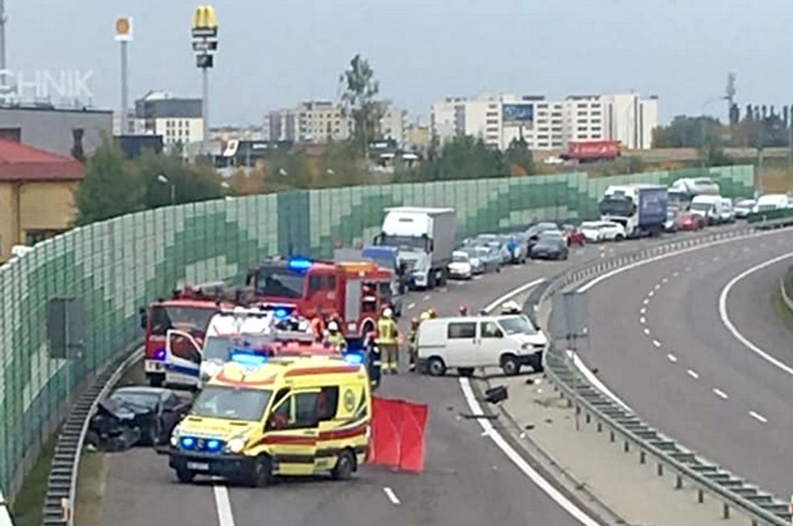 Zablokowana obwodnica. Zderzyły się trzy samochody