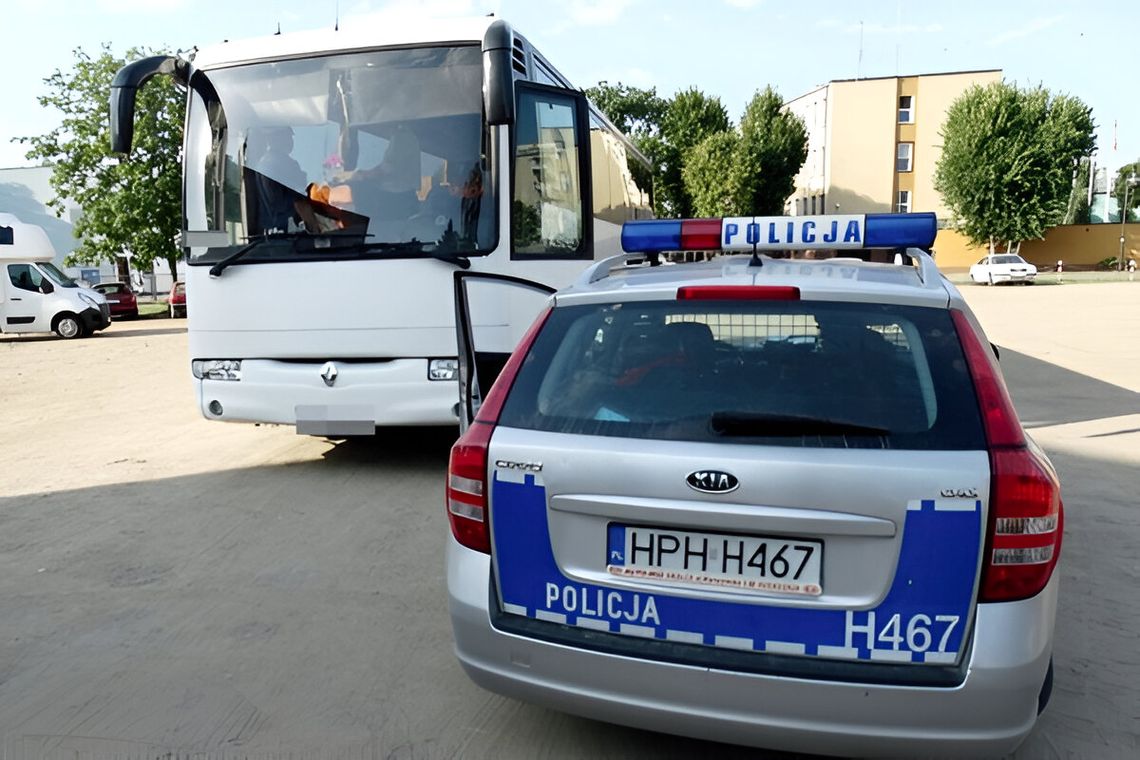 Zahaczył o autobus i odjechał