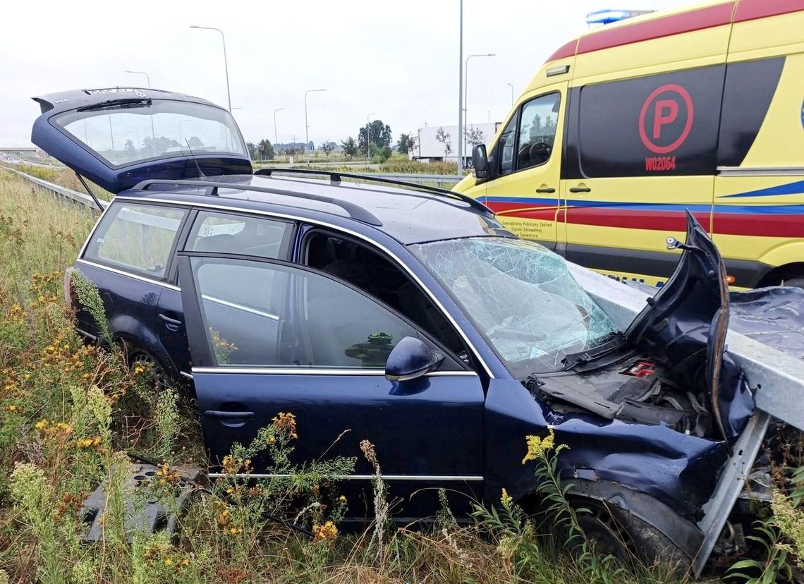 Zasłabł i wjechał w bariery ochronne na S17. Nie miał prawa jazdy