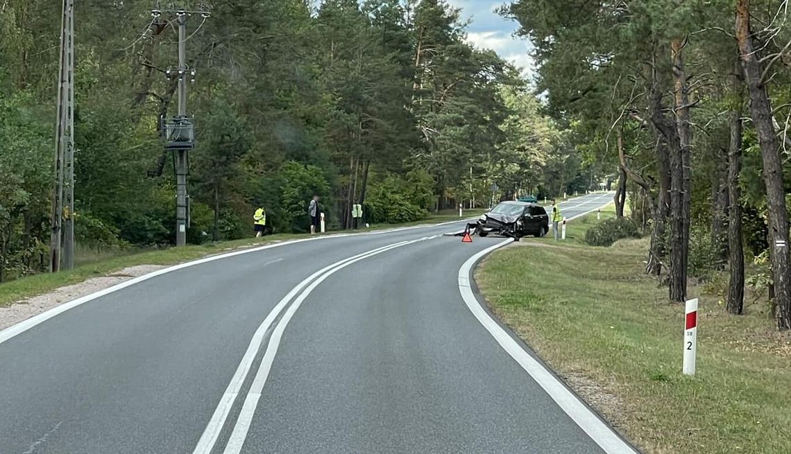 Zasnął na nadwiślance. Uderzył w drzewo