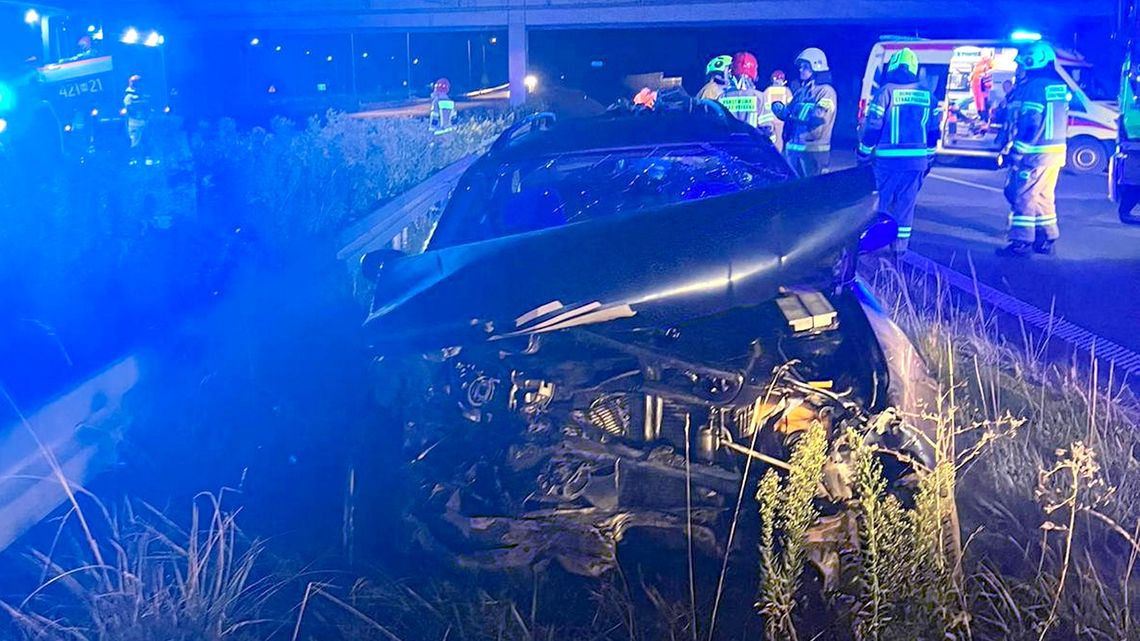 Zasnął na S17 i wjechał w bariery