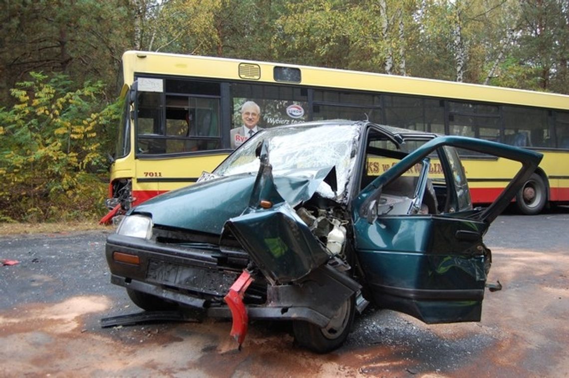 Zderzenie osobówki z autobusem