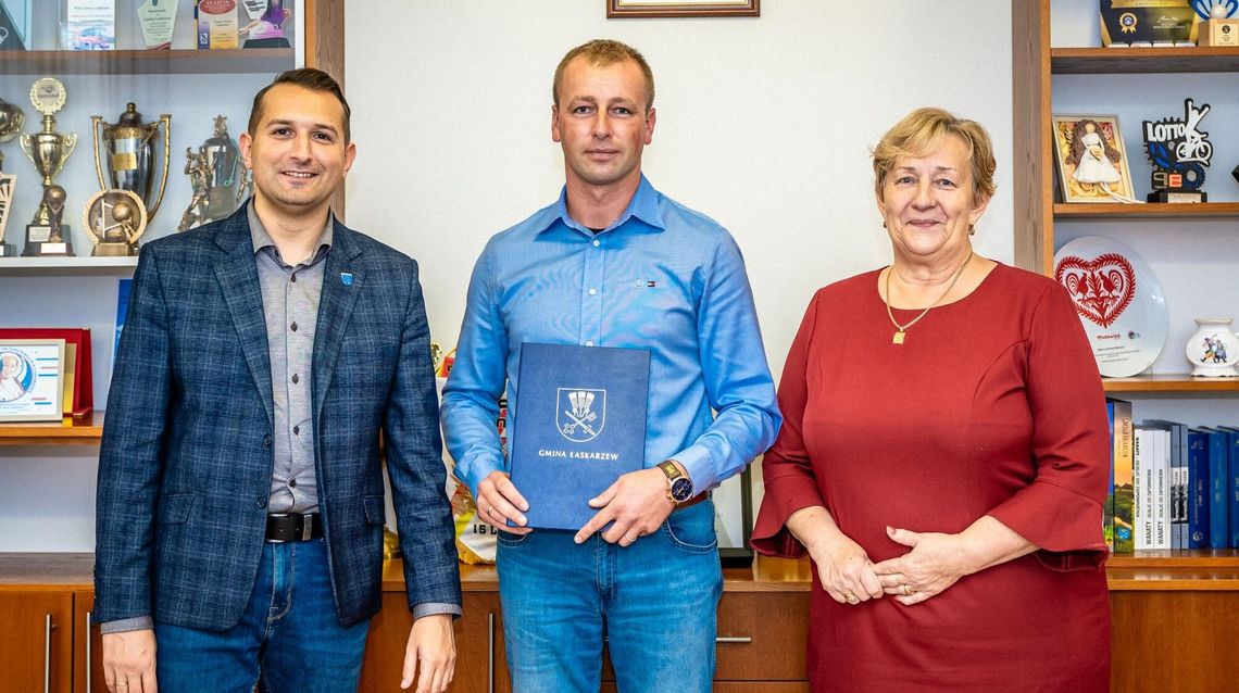 Zielony dach i nowe nasadzenia w Izdebnie-Kolonii