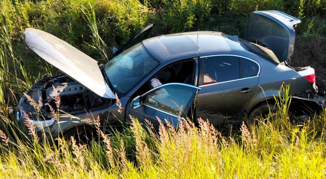 Zjechał z S17 do rowu