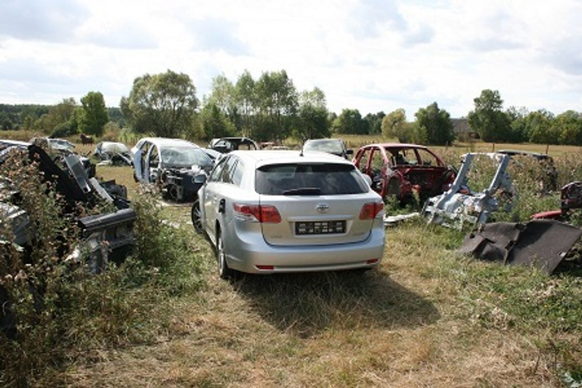 Zlikwidowali dziuplę i odzyskali skradzioną toyotę