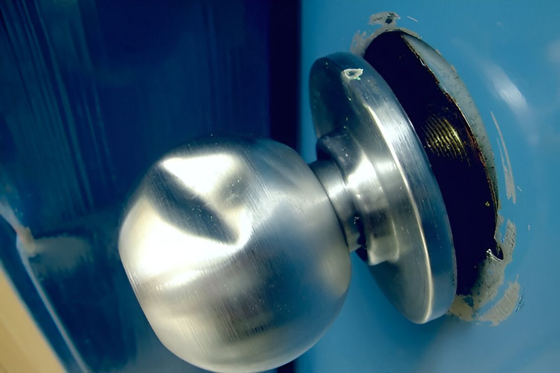 Złodziejki podszywają się pod handlarzy i potrzebujących. Policja ostrzega