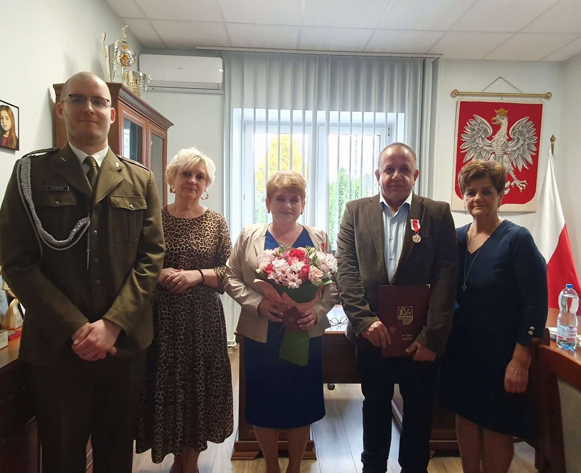 Złote Medale „Za zasługi dla obronności kraju” dla Państwa Maruszaków z Parysowa