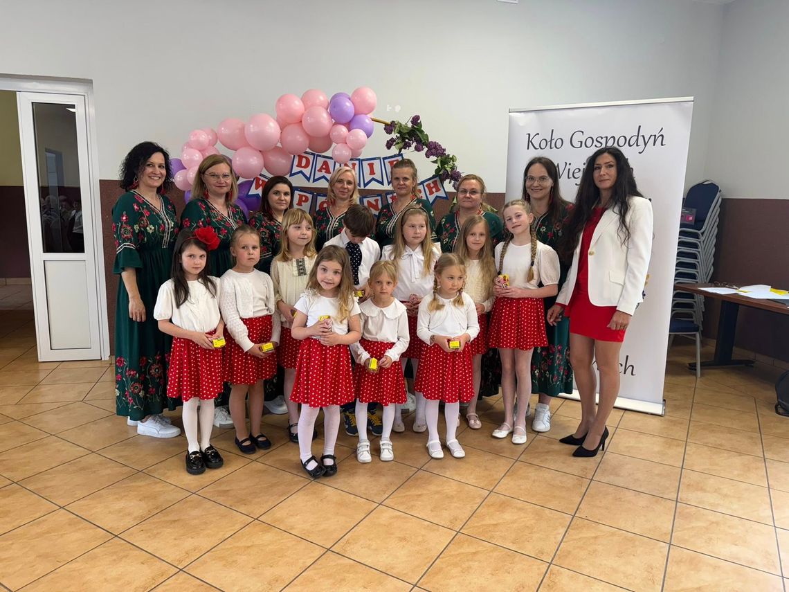 „Złote Nutki” zaśpiewały dla jaźwińskich seniorów