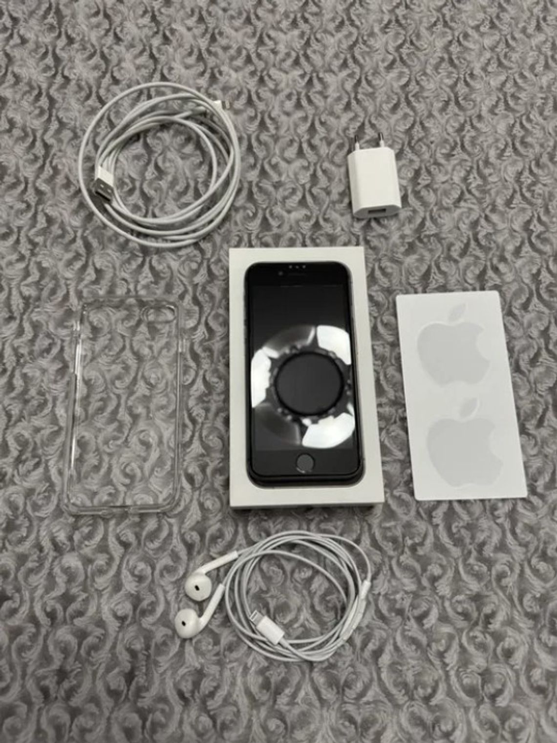 Jak nowy Apple iPhone 8 64GB Space Gray Gwiezdna Szarość + etui Spigen