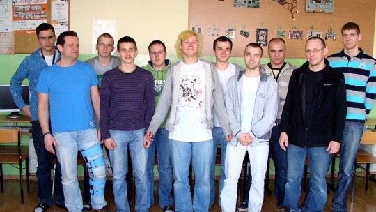 Dwójka informatykami stoi