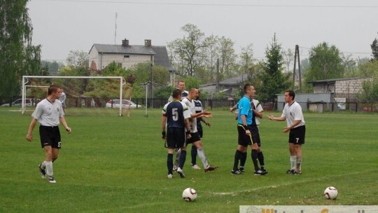 Deszczowe derby bez rozstrzygnięcia