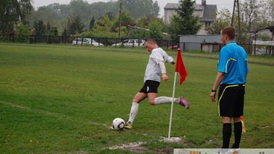 Deszczowe derby bez rozstrzygnięcia