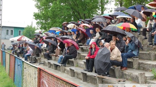 Deszczowe derby bez rozstrzygnięcia