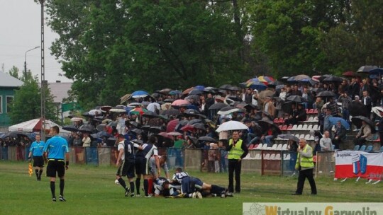 Deszczowe derby bez rozstrzygnięcia