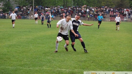 Deszczowe derby bez rozstrzygnięcia