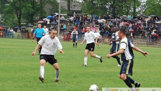 Deszczowe derby bez rozstrzygnięcia