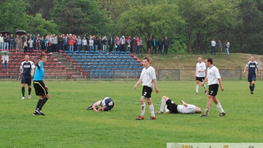 Deszczowe derby bez rozstrzygnięcia