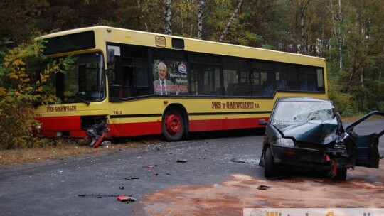 Zderzenie osobówki z autobusem