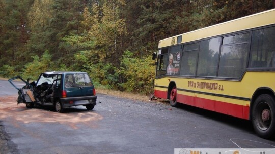 Zderzenie osobówki z autobusem