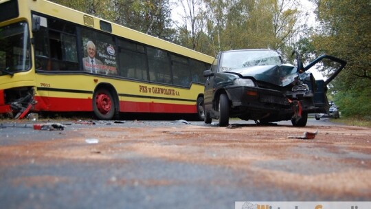 Zderzenie osobówki z autobusem