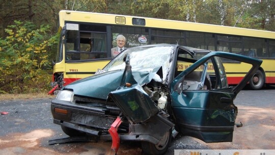 Zderzenie osobówki z autobusem