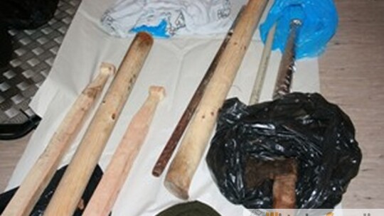 Ustawki kiboli ze strzałami w tle Ustawki kiboli ze strzałami w tle