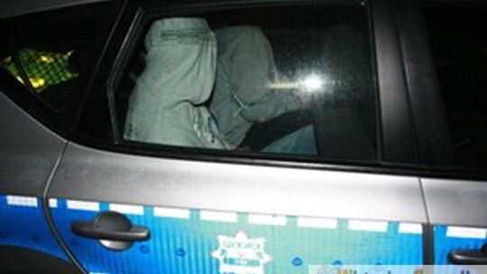 Ustawki kiboli ze strzałami w tle Ustawki kiboli ze strzałami w tle