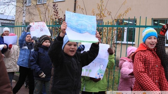 To nie krasnoludki palą śmieci