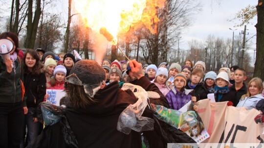 To nie krasnoludki palą śmieci