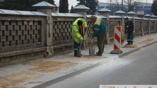 Przedświąteczny remont chodnika