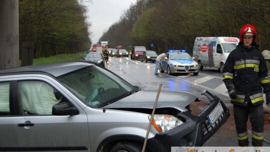 Wypadek na 17. Poważne utrudnienia