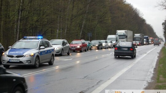 Wypadek na 17. Poważne utrudnienia