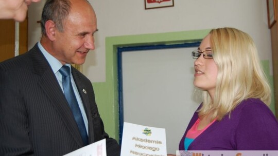 Nauczyciele absolwentami akademii