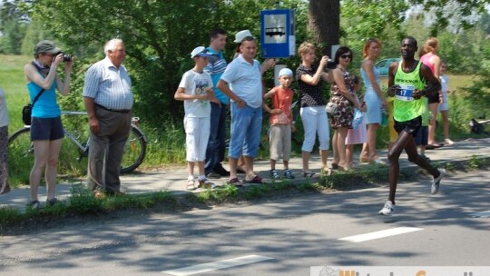 Kenijczyk zwycięzcą biegu w upale