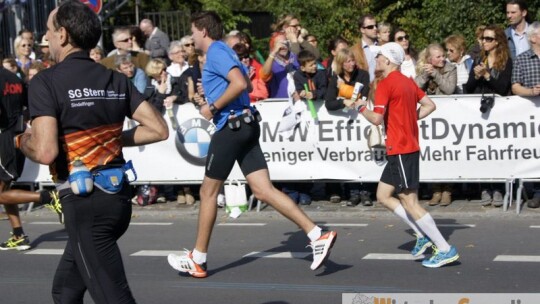 Maratońska niedziela w Warszawie i Berlinie