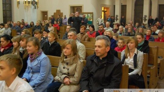 Słodki Dzień Papieski z rodziną i teatrem w tle