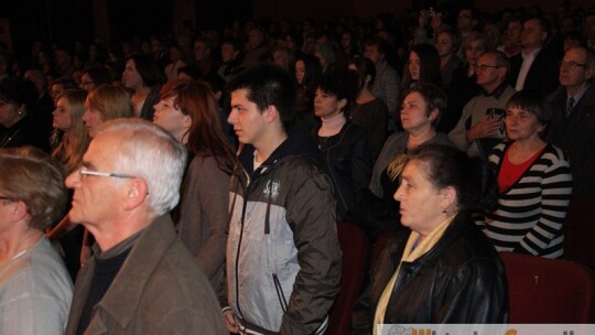 Koncert na głos, orkiestrę i jeszcze jeden głos