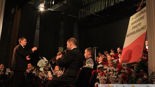 Koncert na głos, orkiestrę i jeszcze jeden głos