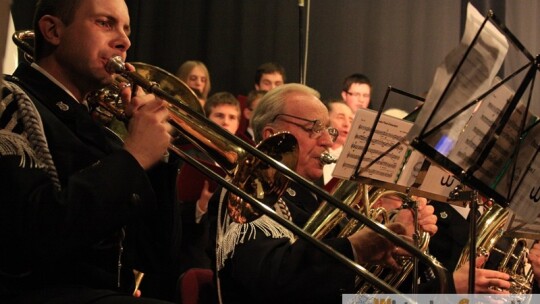 Koncert na głos, orkiestrę i jeszcze jeden głos